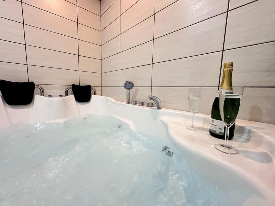 E Servagnat T3 Luxe Avec Sauna Jacuzzi Et Hammam Épernay Extérieur photo