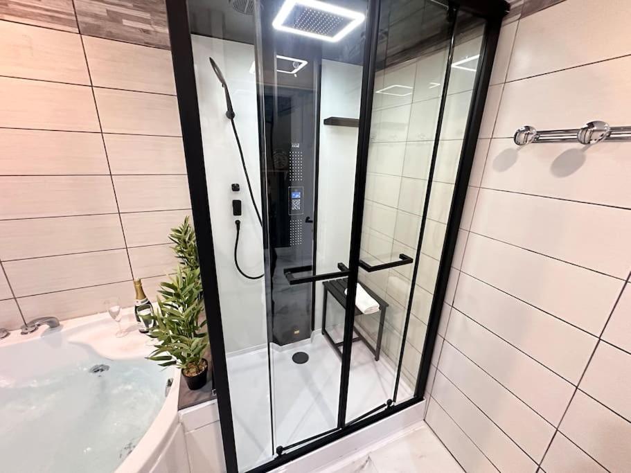 E Servagnat T3 Luxe Avec Sauna Jacuzzi Et Hammam Épernay Extérieur photo